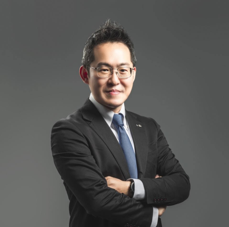 Professor Yujen Lien